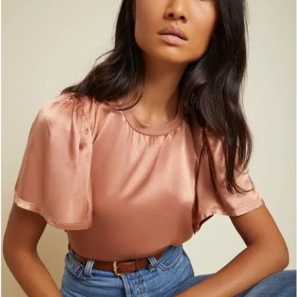 NATION LTD | TONI FLUTTER SLEEVE TOP IN PINK ROSE GOLD BISOU | XXL